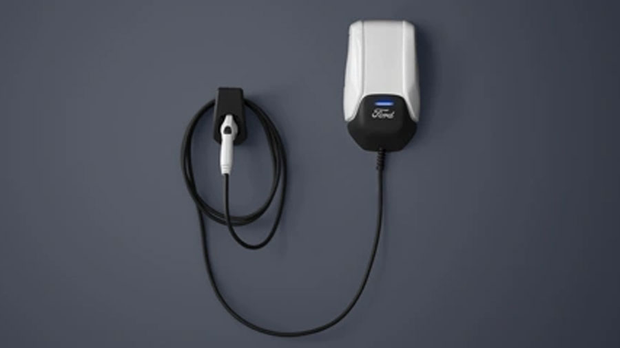 bộ sạc Ford Mustang Mach-E treo tường tại nhà